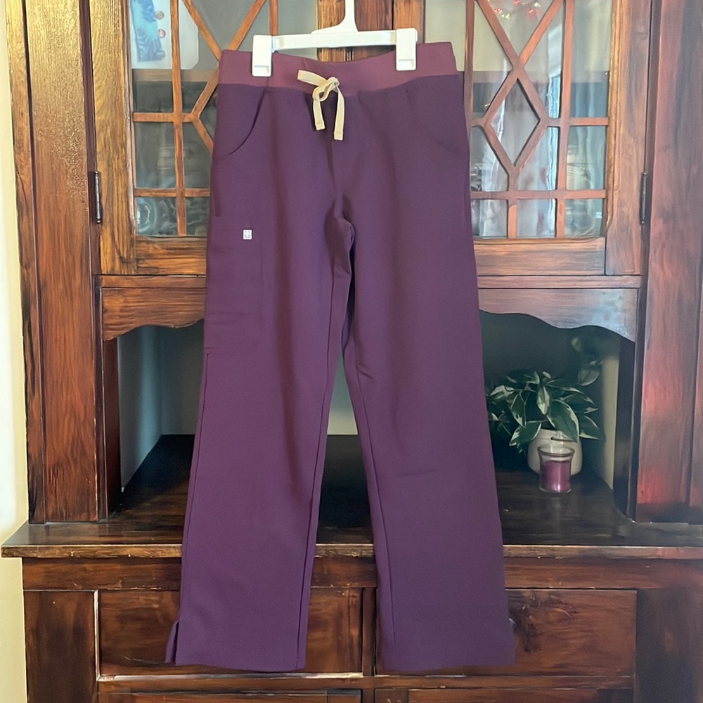 Figs Kade Cargo Scrub Pants. Size XS. New with Tag.